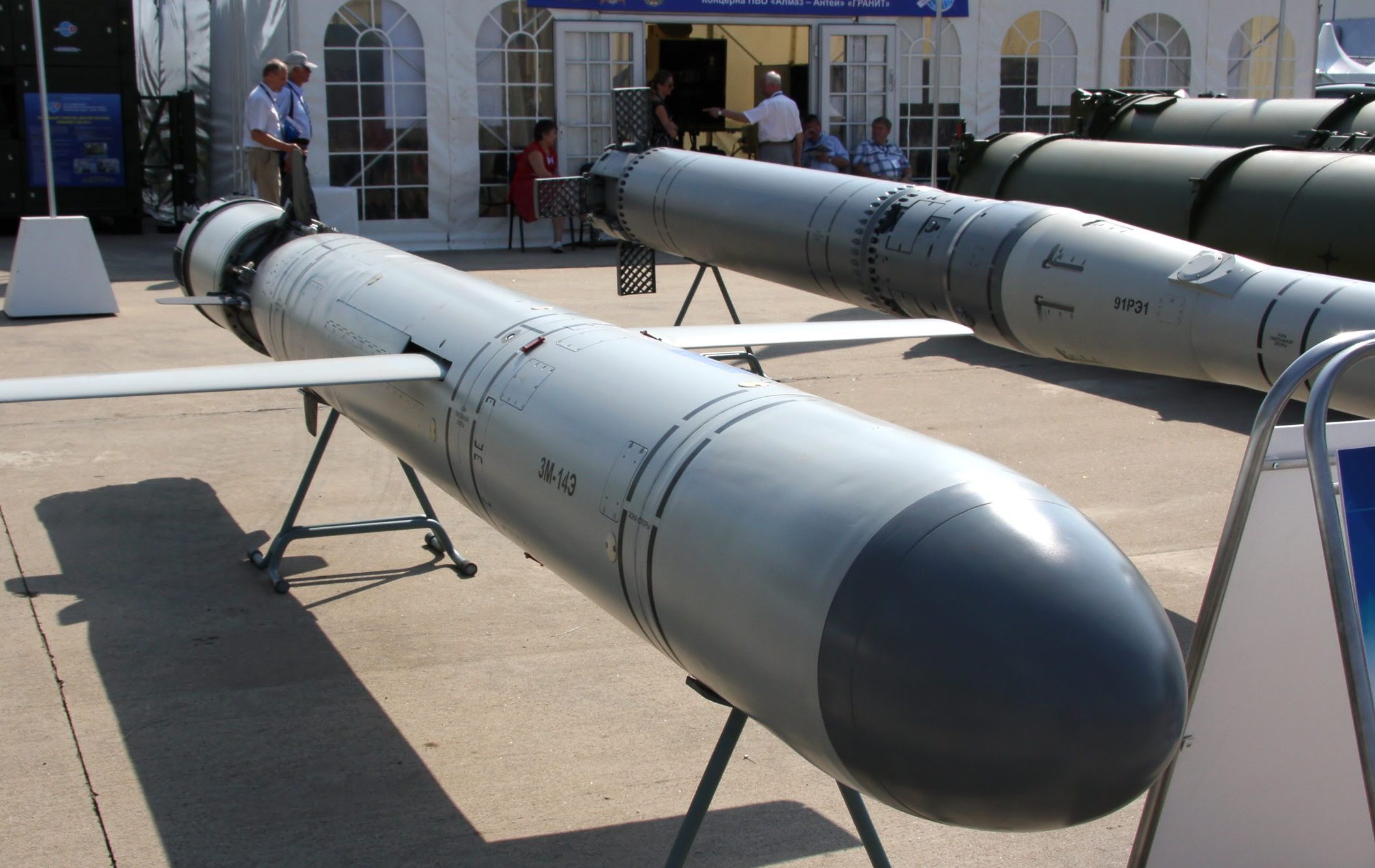 3M-14E_submarine_launched_land_attack_cruise_missile_from_Kalibr-PLE-Club-S_system_01