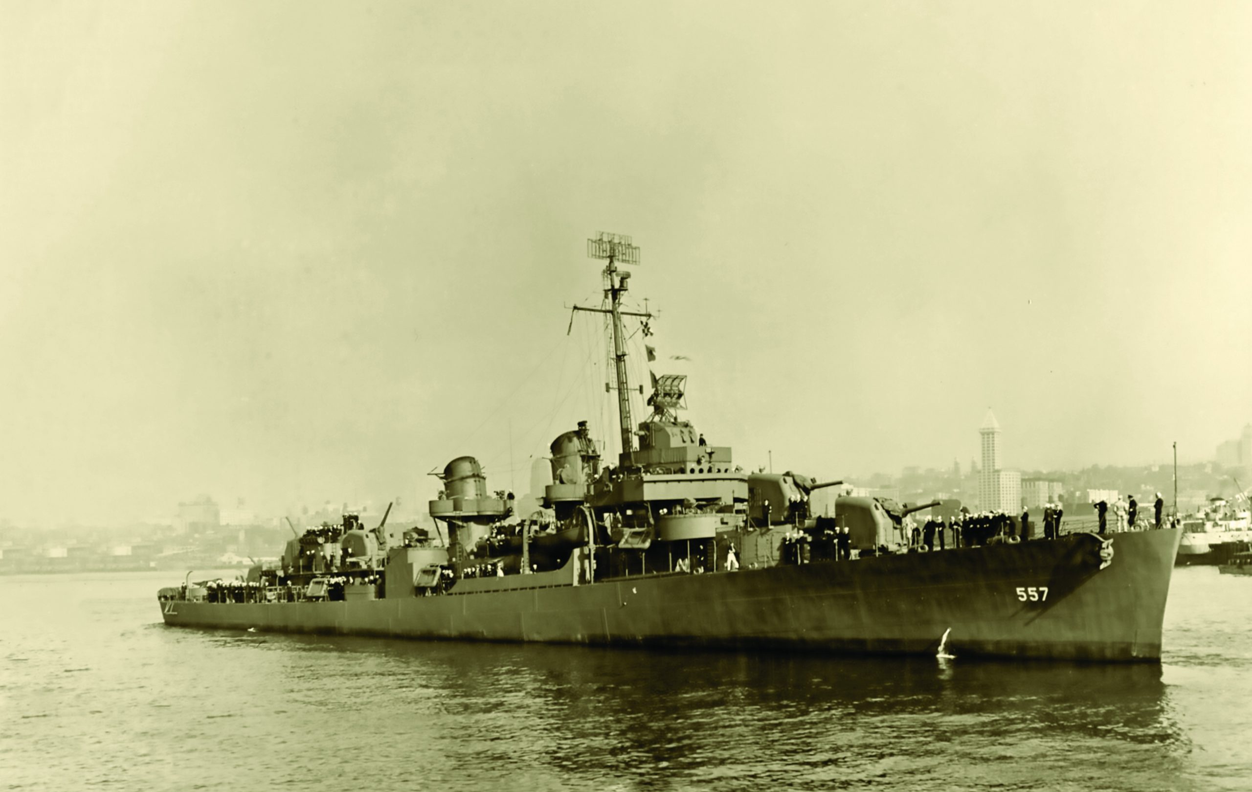 الوصول إلى حطام مدمرة أمريكية تعود لعام 1944 على عمق 6500 متر (1)