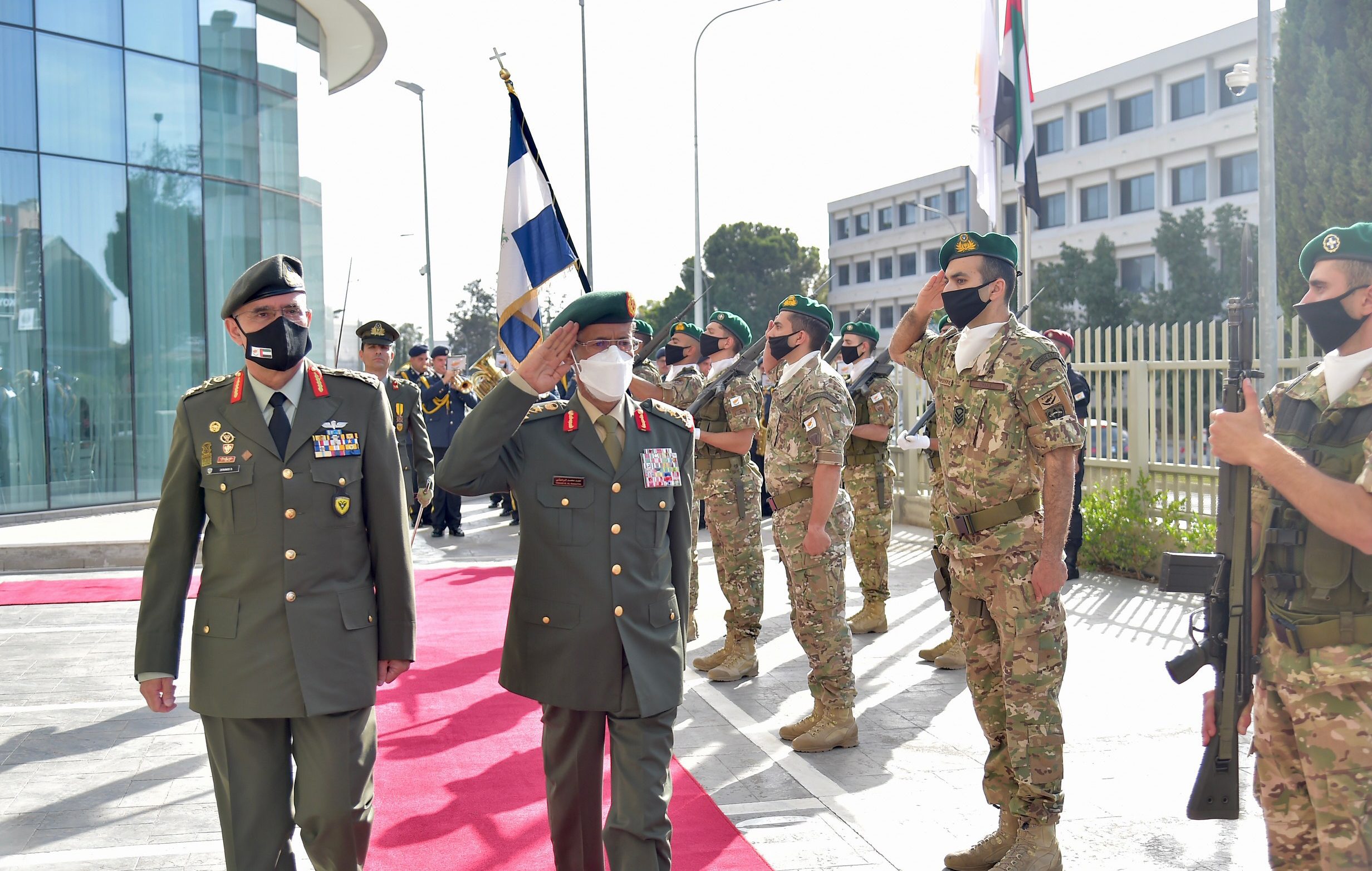 الرميثي يبحث مع نظيره القبرصي علاقات التعاون الدفاعي المشترك