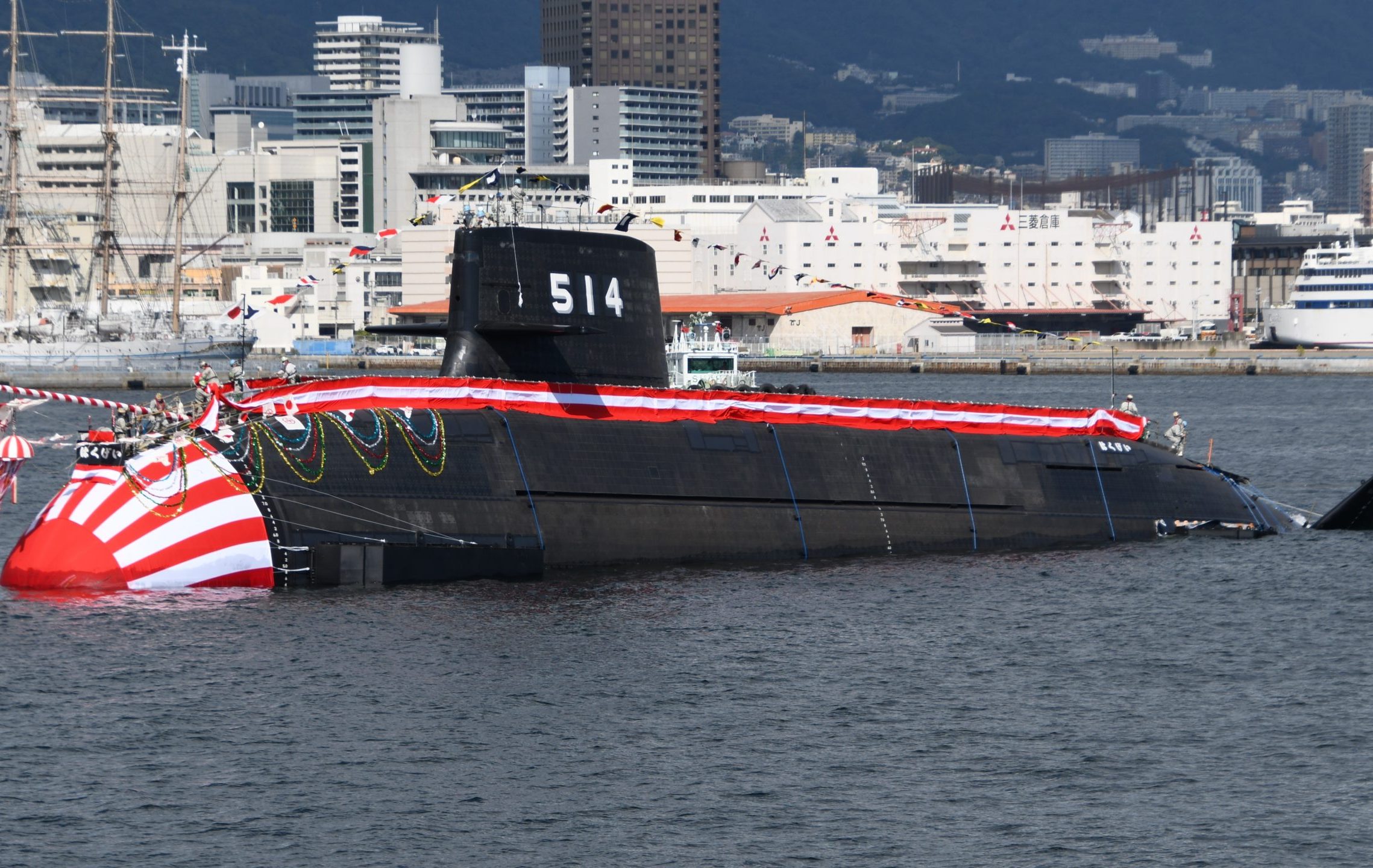 JS_Hakugei(SS-514)_launching_ceremony_at_Kawasaki_Heavy_Industries_Kobe_Shipyard_October_14,_2021_12