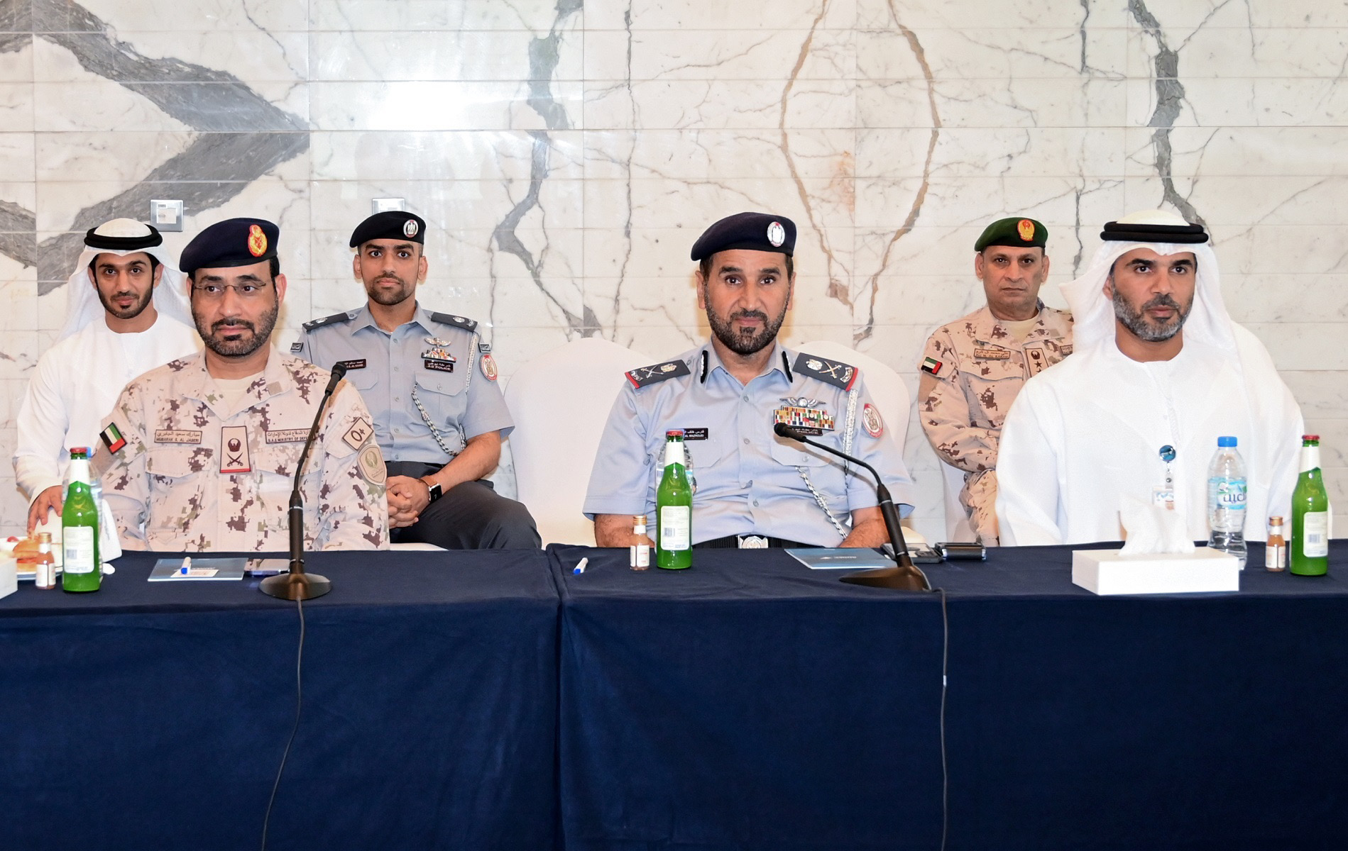  أبوظبي في 13 ديسمبر/ وام/ عقدت اللجنة العليا المنظمة للنسخة السادسة عشرة من معرض الدفاع الدولي "آيدكس 2023" والنسخة السابعة من معرض الدفاع البحري "نافدكس 2023" ومؤتمر الدفاع الدولي المصاحب لهما، واللذين يعقدان تحت الرعاية الكريمة لصاحب السمو الشيخ محمد بن زايد آل نهيان رئيس الدولة "حفظه الله" في الفترة من 20 إلى 24 فبراير 2023 في مركز أبوظبي الوطني للمعارض، اجتماعها الثالث لمناقشة مستجدات الاستعدادات والتحضيرات لعقد النسخة الاستثنائية التي تتزامن مع مرور 30 عاماً على انطلاق معرض "آيدكس" و12 عاماً على انطلاقة معرض "نافدكس" باعتبارها النسخة الأكبر من نوعها إقليمياً ودولياً.
     وشهد الاجتماع الثالث للفعالية التي تنظمها مجموعة أدنيك بالتعاون مع وزارة الدفاع .. استعراض أبرز المحاور التي سيتم تسليط الضوء عليها خلال النسختين الجديدتين، إذ يعتبر المعرضان بمثابة منصة دولية لعرض التقنيات والابتكارات في قطاع الدفاع الدولي، ويشكلان ملتقى عالمياً رفيع المستوى لاستعراض أحدث تطورات قطاع الصناعات الدفاعية من تكنولوجيا ومعدات متطورة.
      حضر الاجتماع .. معالي اللواء الركن طيار فارس خلف المزروعي، رئيس اللجنة العليا المنظمة لمعرضي "آيدكس" و"نافدكس"، وسعادة اللواء الركن الدكتور مبارك سعيد بن غافان الجابري، نائب رئيس اللجنة العليا المنظمة لمعرضي "آيدكس" و"نافدكس"، وأعضاء اللجنة واللجان الفرعية التابعة لها، وبحضور حميد مطر الظاهري، العضو المنتدب والرئيس التنفيذي لمجموعة أدنيك، حيث اطلعوا على أبرز المشاركات في الحدث لكبرى الشركات العالمية المتخصصة في قطاع الصناعات الدفاعية والعسكرية من تكنولوجيا ومعدات متطورة، ليكون الأكبر في تاريخ هذا الحدث العالمي وبما يعزز من مكانة الدولة على الصعيدين الإقليمي والدولي.
    وتابعت اللجنة العليا المنظمة للفعالية آخر المستجدات المتعلقة بكل من سلسلة حوارات الطاولة المستديرة رفيعة المستوى التي ستحظى بمشاركة قادة الفكر والمؤثرين في القطاع، والاستعدادات الخاصة بمساحة آيدكس نيكست - جين المخصصة للشركات الناشئة، والتي تتيح لرواد الأعمال استعراض حلولهم وتقنياتهم في قطاع الدفاع والدفاع البحري أمام أبرز الأسماء في القطاع، بالإضافة إلى متابعة أبرز التحضيرات الخاصة بالأجنحة الاستثنائية بالحدث بما فيها بجناح "تاريخ الدفاع" المخصص لهواة التاريخ، والذي يحتضن معرضاً تفاعلياً يسلط الضوء على أهم المنتجات والتقنيات المعتمدة في قطاع الدفاع على مدى الثلاثين عاماً الماضية.
وتطرق الاجتماع إلى التحضيرات الخاصة بالفعاليات النقاشية المفتوحة التي سيشهدها الحدث الذي يعقد خلال العام المقبل، فيما ستدور تلك النقاشات حول آخر مستجدات القطاع وستشمل كل من "محادثات نافدكس" و"محادثات آيدكس"، علمًا بأن "محادثات نافدكس" التي ستعقد في قاعة المارينا التي يتم تطويرها في مرسى أدنيك الجديد في الواجهة المائية لمركز أبوظبي الوطني للمعارض وستركّز على أهم الموضوعات المتعلقة بقطاع الدفاع البحري، بينما تتضمن فعالية "محادثات آيدكس" جلسات تغطي مجموعة متنوعة من المواضيع الهامة ذات الصلة بقطاع الدفاع العالمي. 
     ويتيح كل من معرض الدفاع الدولي "آيدكس 2023" ومعرض الدفاع البحري "نافدكس 2023" الفرصة لعقد الشراكات الاستراتيجية بين كبرى الشركات المتخصصة في قطاع الصناعات الدفاعية والعسكرية من مختلف دول العالم، ولبحث فرص اقتناء أحدث التقنيات والمعدات التي طورتها القطاعات الدفاعية في جميع أنحاء العالم.
     وتأتي النسخة الجديدة من الحدث لتؤكد على مكانة أبوظبي كمركز عالمي ريادي، وتجسد قدرتها وإمكاناتها على استضافة أحد أهم المعارض الدفاعية على مستوى العالم الذي ساهم منذ انطلاقه قبل نحو 30 عاماً بتطوير القدرات، والصناعات الوطنية عبر توفيره منصة للاستفادة من الخبرات العالمية وأفضل التجارب الناجحة التي تعرضها الشركات العالمية.
    ويشكل معرضي "آيدكس" و"نافدكس" ركيزة أساسية في جهود مجموعة أدنيك لدعم التنوع وتحقيق مردود إيجابي على الاقتصاد الوطني سواء من خلال توفير الفرص التي تسهم في تطوير القطاعات وأعمال مختلف الشركات الوطنية أو من خلال تنظيم واستضافة كبرى الفعاليات التي تستقطب الزوار من مختلف دول العالم. 
    ونجحت الدورة السابقة من المعرضين عام 2021 في تسجيل نجاح لافت، حيث استقبلت أكثر من 62,000 زائر وأكثر من 900 شركة محلية وإقليمية ودولية من 59 دولة، بالإضافة إلى استضافة 35 جناحاً وطنياً.
ومن الجدير بالذكر أن معرضا "آيدكس ونافدكس" حظيا بتطور ملحوظ في حجم الصفقات وأعداد الشركات العارضة التي تسعى لعرض أفضل الابتكارات والتعرف على أحدث الاتجاهات والتطورات في هذه القطاعات الحيوية.
 