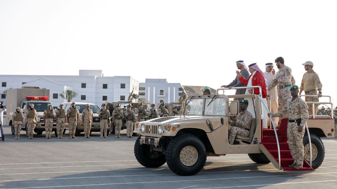 رئيس الدولة حفظه الله وعاهل مملكة البحرين يشهدان التمرين الإماراتي ــ البحريني المشترك لمكافحة الإرهاب جلمود 3