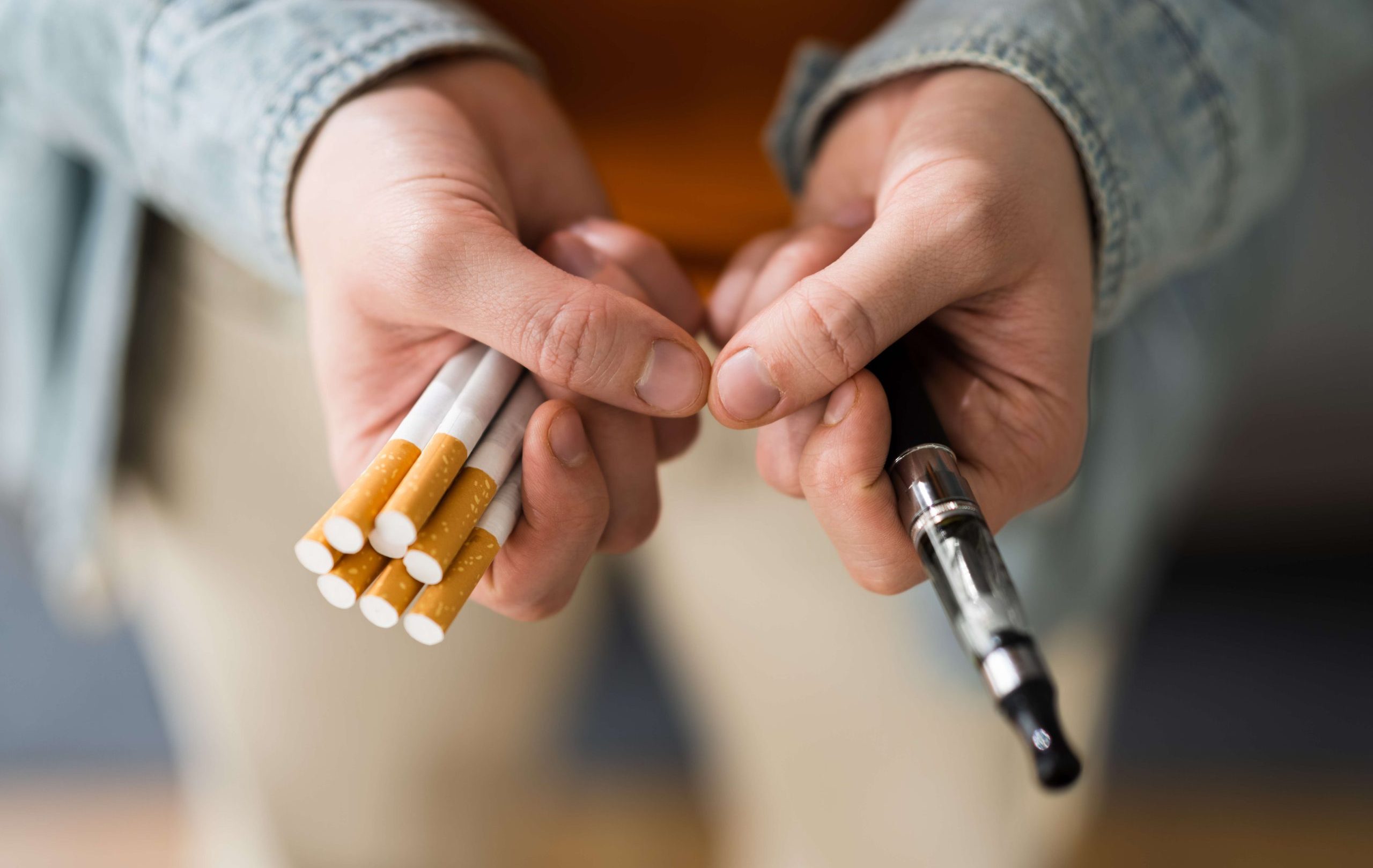 Combining Traditional Smoking with E-Cigarettes Does Not Help Quit Smoking